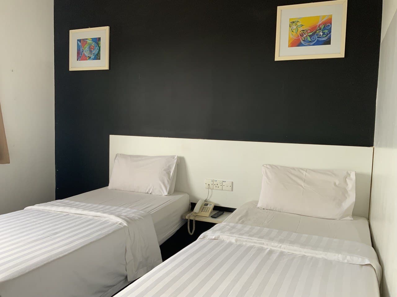 SUPERIOR ROOM (TOWN VIEW)